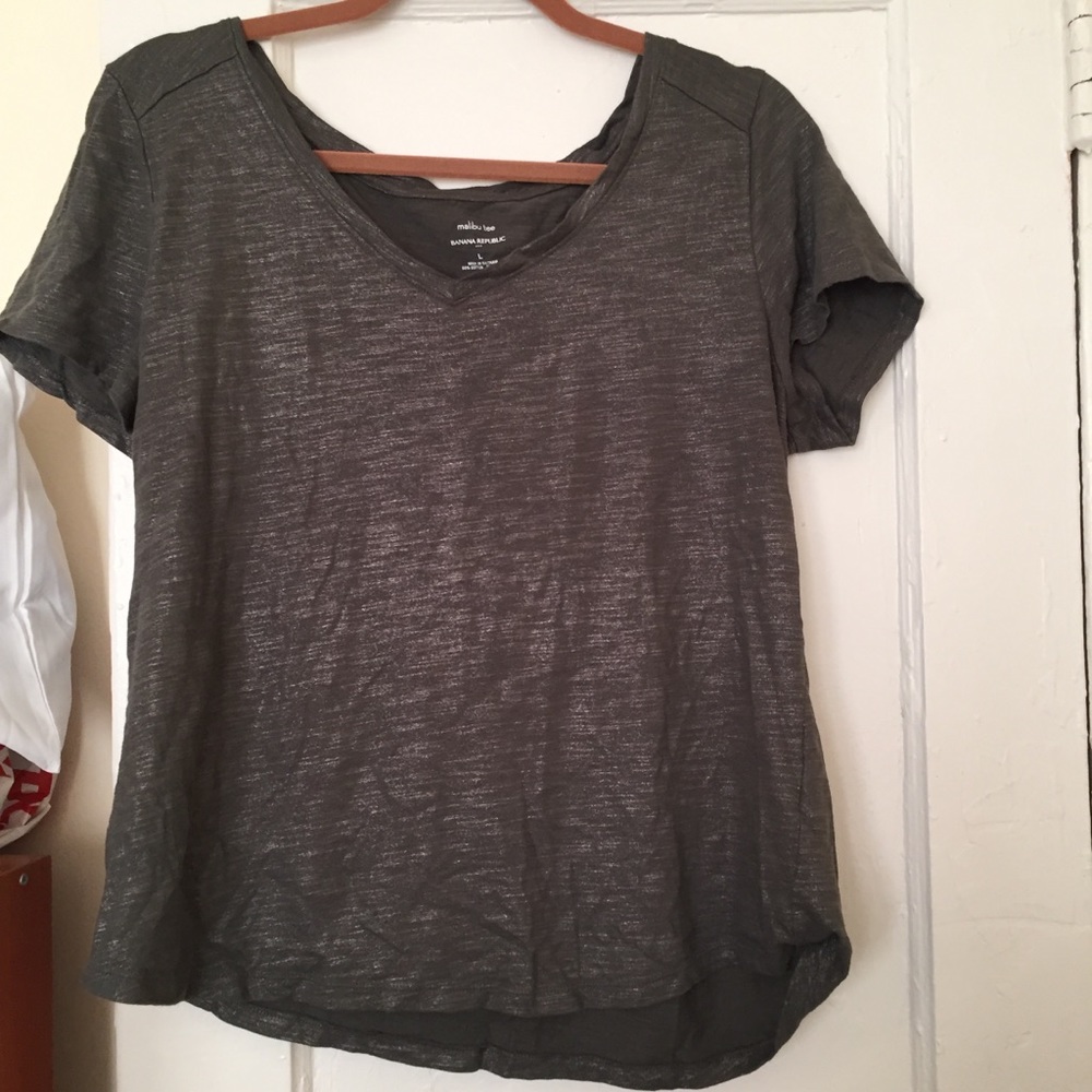 ✨Shimmer V-neck Tee✨